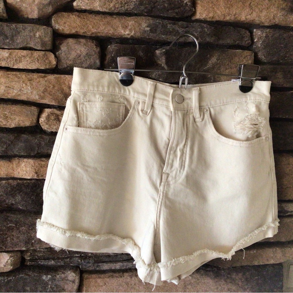 Good American '90s Shorts in Cream